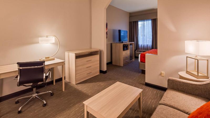 King Suite with Sofa Bed image 3