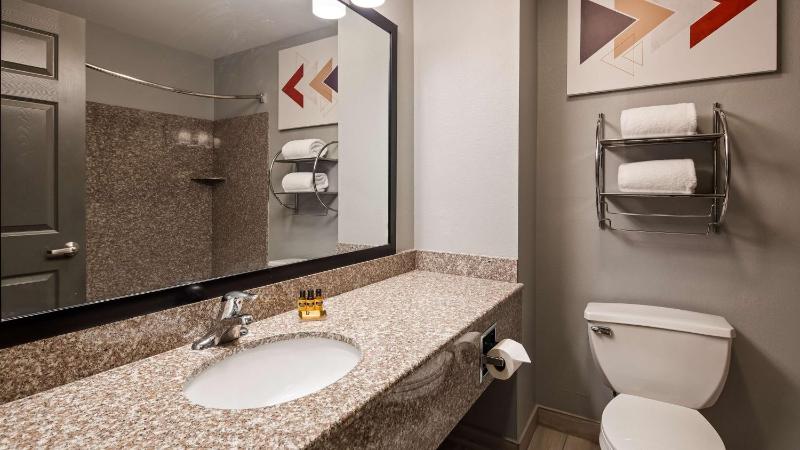 King Suite with Spa Bath image 4