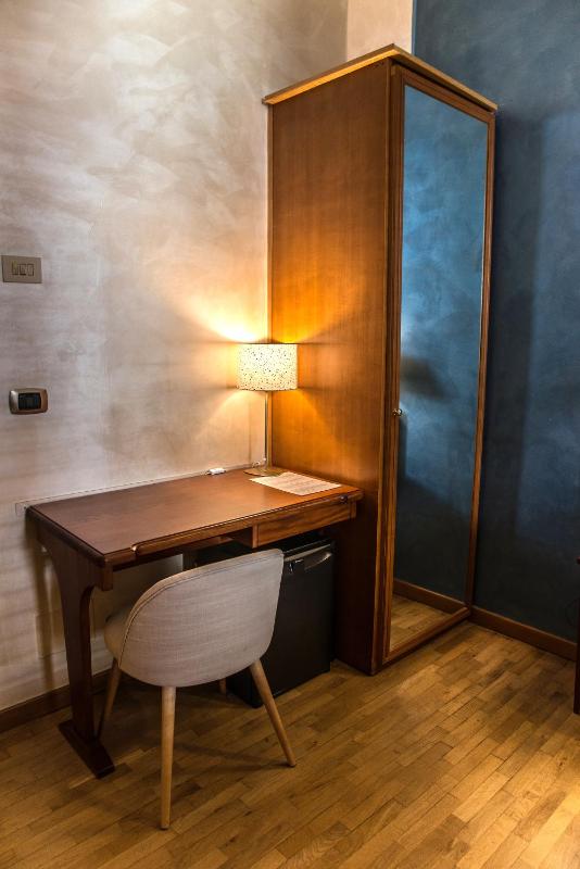 Economy Double Room image 2