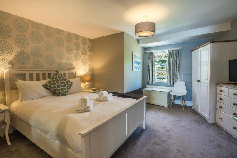 One-Bedroom Apartment with Sea View - 16 image 2