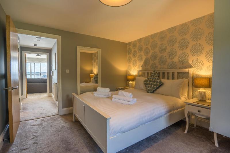 One-Bedroom Apartment with Sea View - 16 image 3