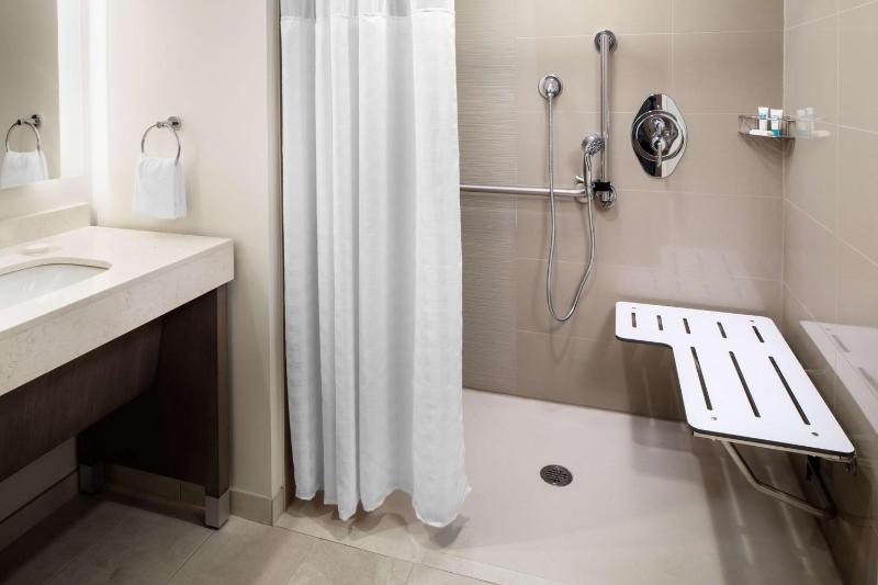One-Bedroom Suite with Two Queen Beds with Sofa Bed, Kitchen and Roll-In Shower - Disability Access image 3