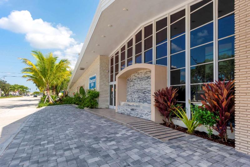 Downtown Hollywood Gardens Inn & Suites - image 19