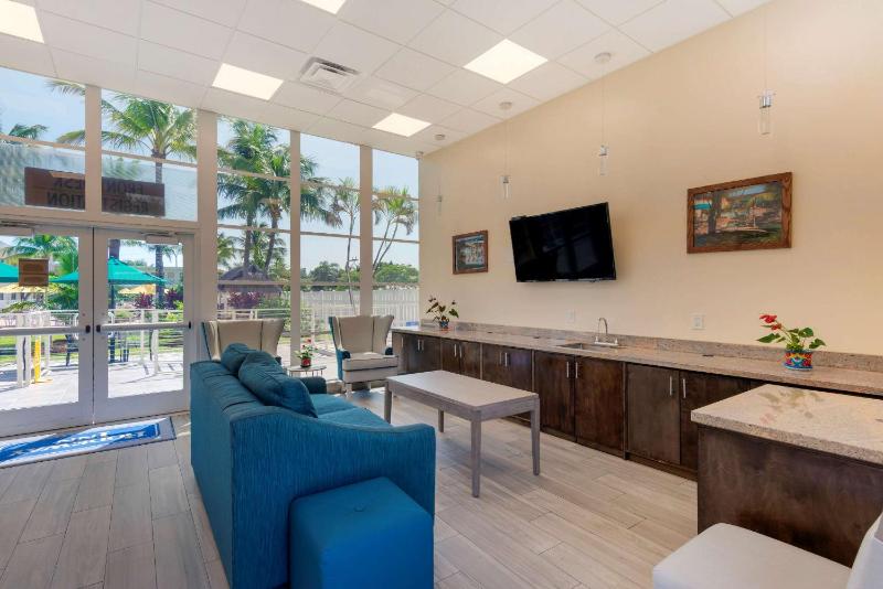 Downtown Hollywood Gardens Inn & Suites - image 13