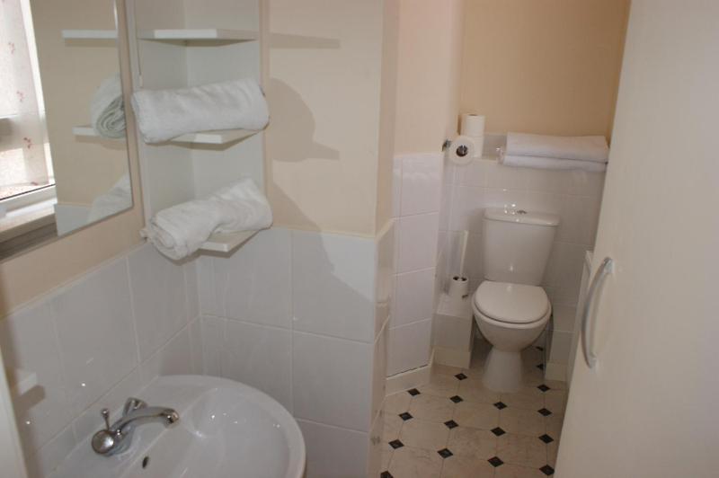 Beachcomber Hotel - image 12