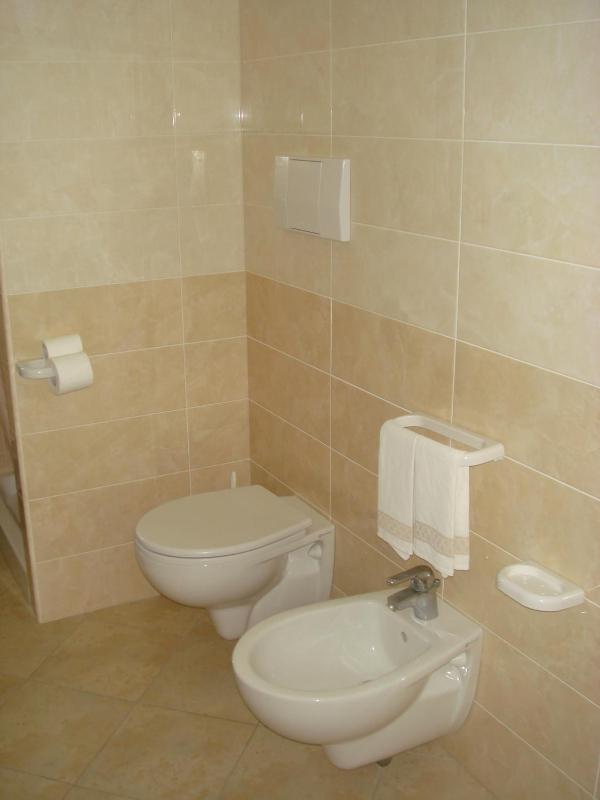 Quadruple Room image 4