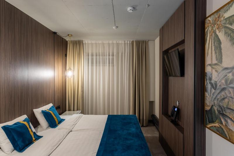 Budget Double Room - Basement Room image 1