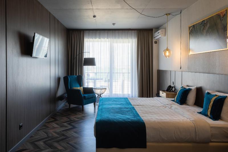 Superior Double or Twin Room with City View image 2