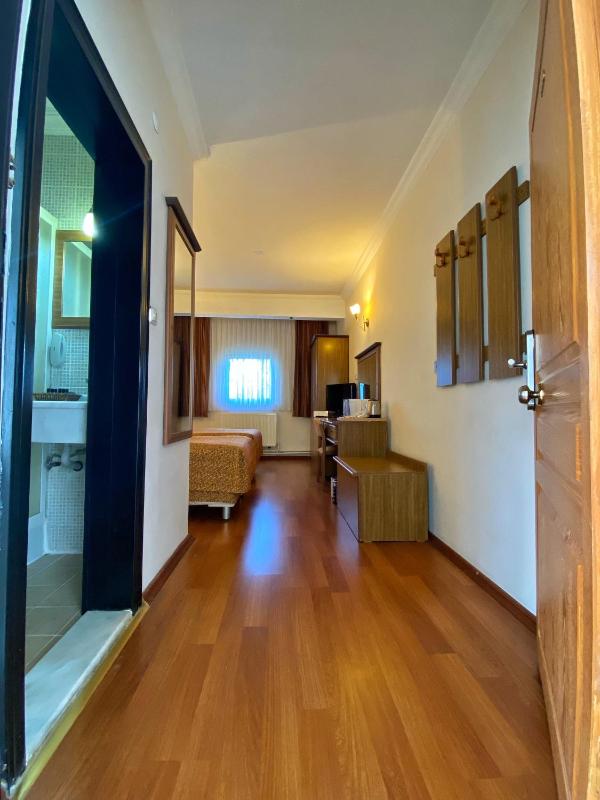 Club Single Room image 3