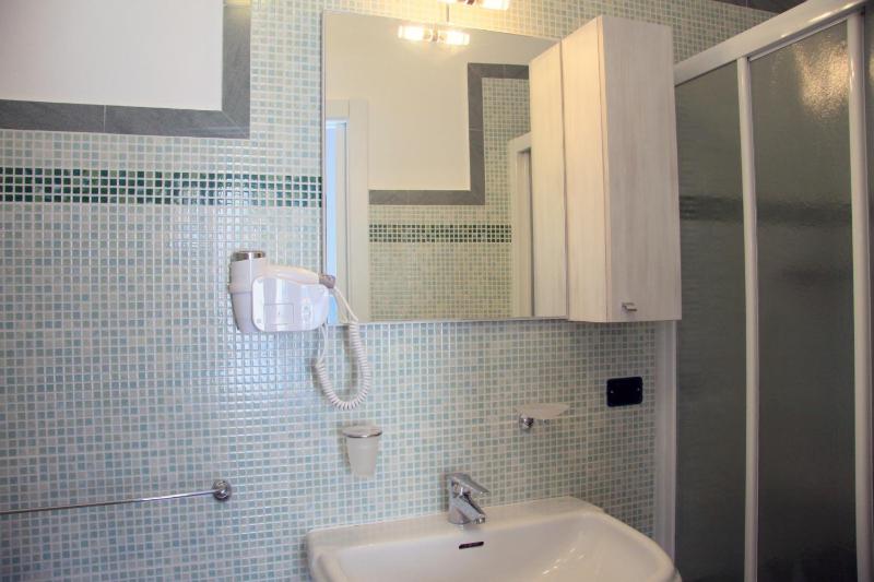 Triple Room with Balcony image 2