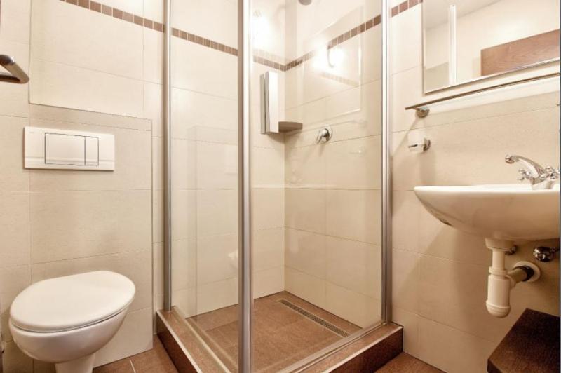 Double Room with Extra Bed image 2