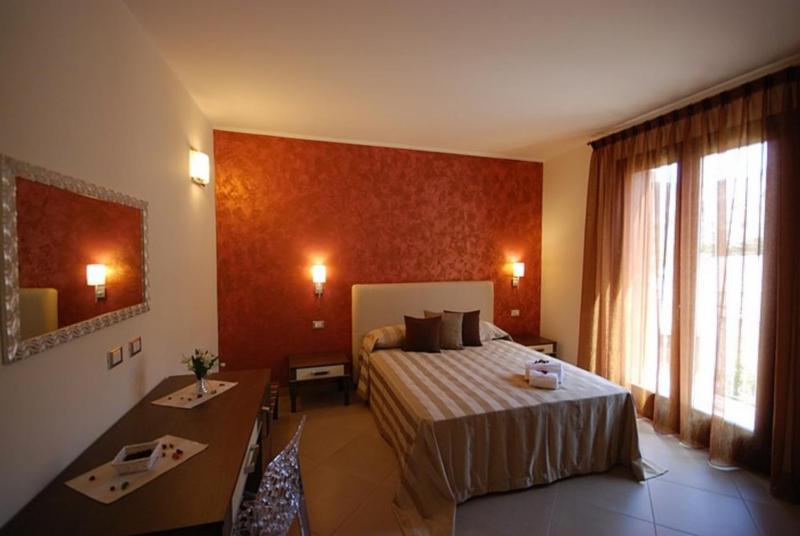 Double Room image 3
