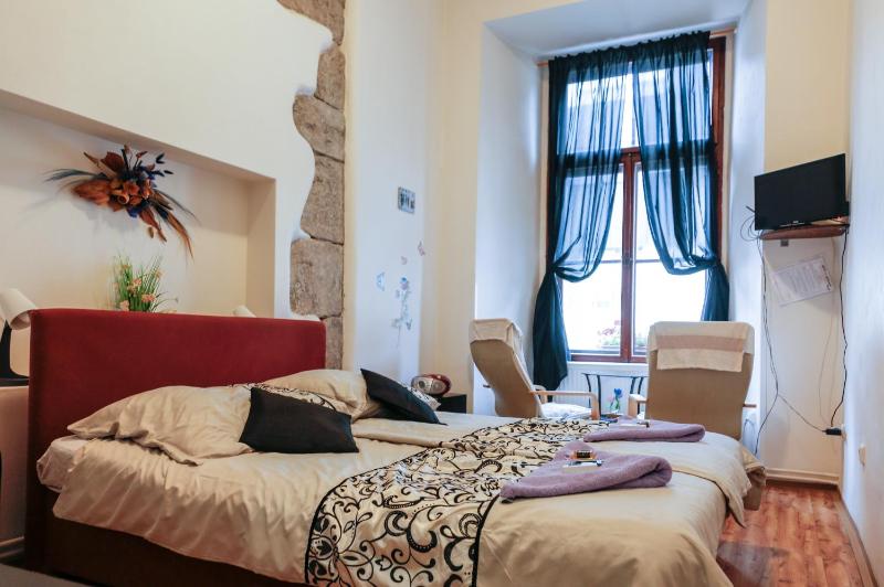 Double or Twin Room image 4