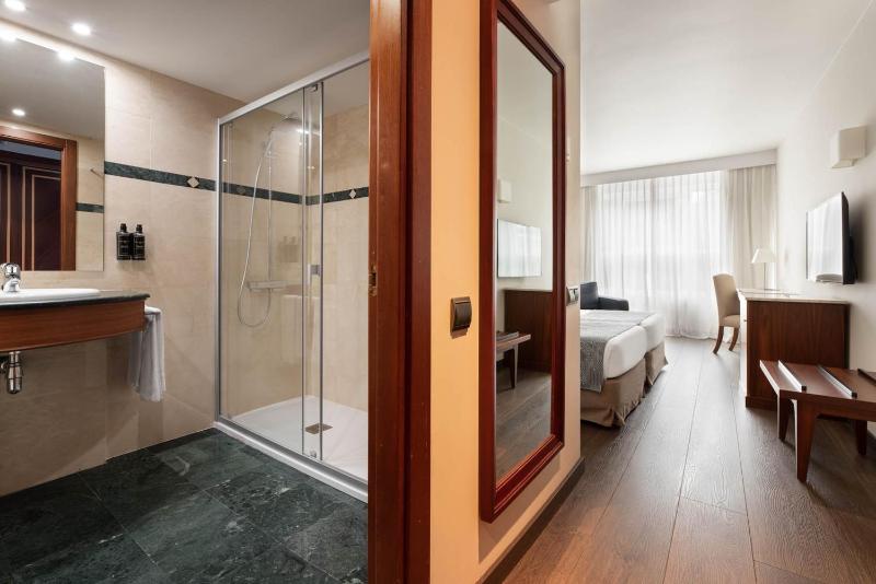 Double or Twin Room image 3