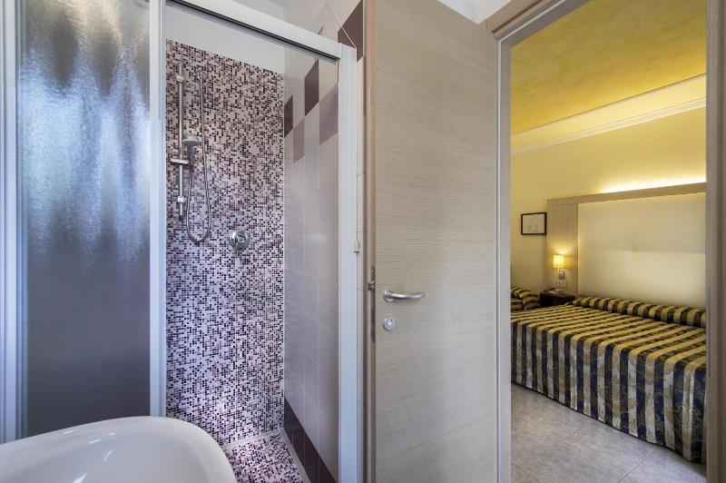 Quadruple Room with Balcony image 3