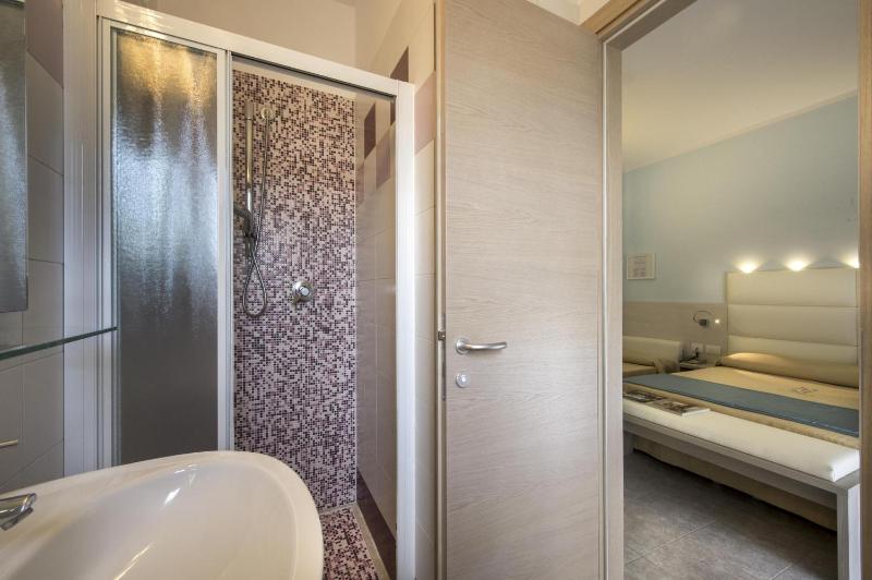 Triple Room with Balcony image 2