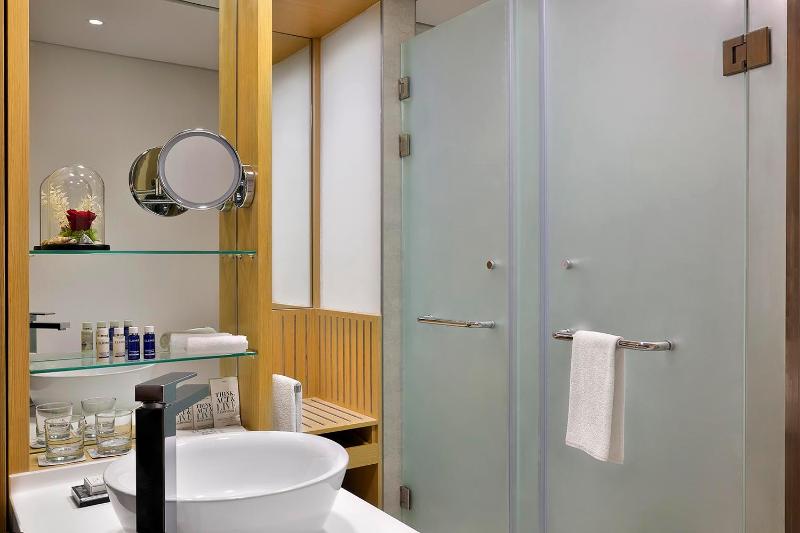 AVANI Superior Pool View Room image 2