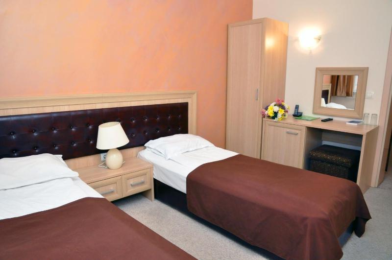 Double or Twin Room with Balcony image 4