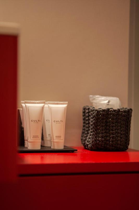 Family One-Bedroom Apartment image 3