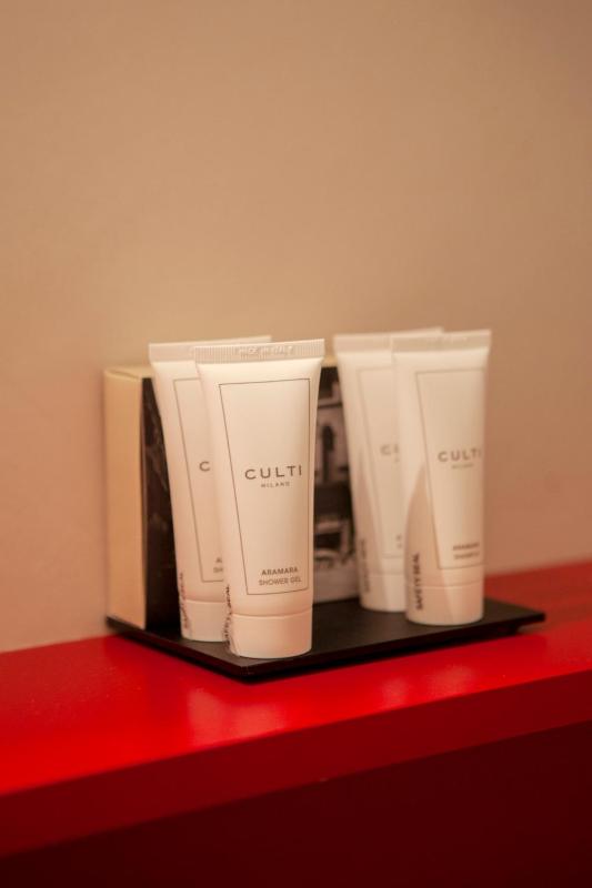 Classic One-Bedroom Apartment (2 Adults) image 3