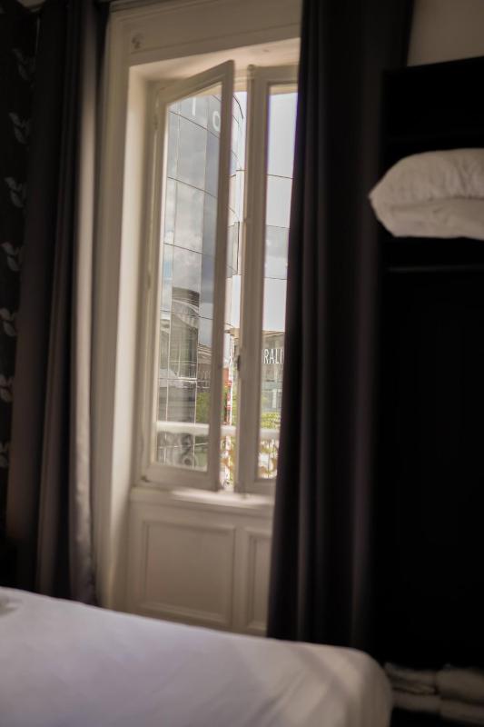 Classic Double Room image 3