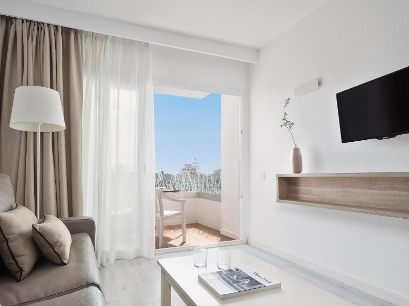 Suite with Pool View image 3