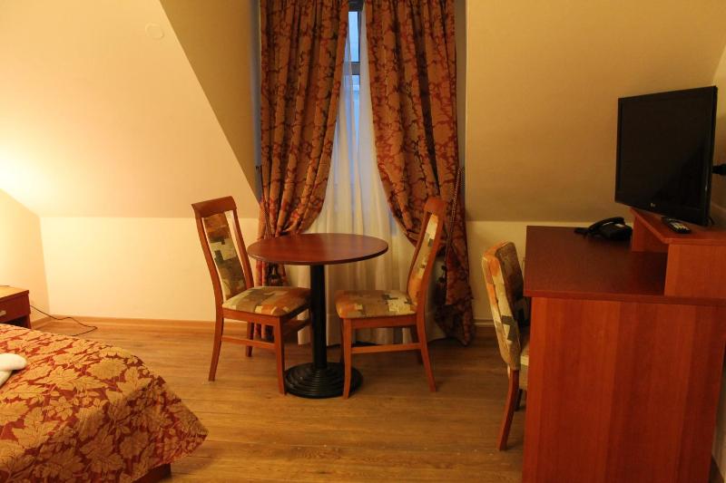 Standard Double Room image 4