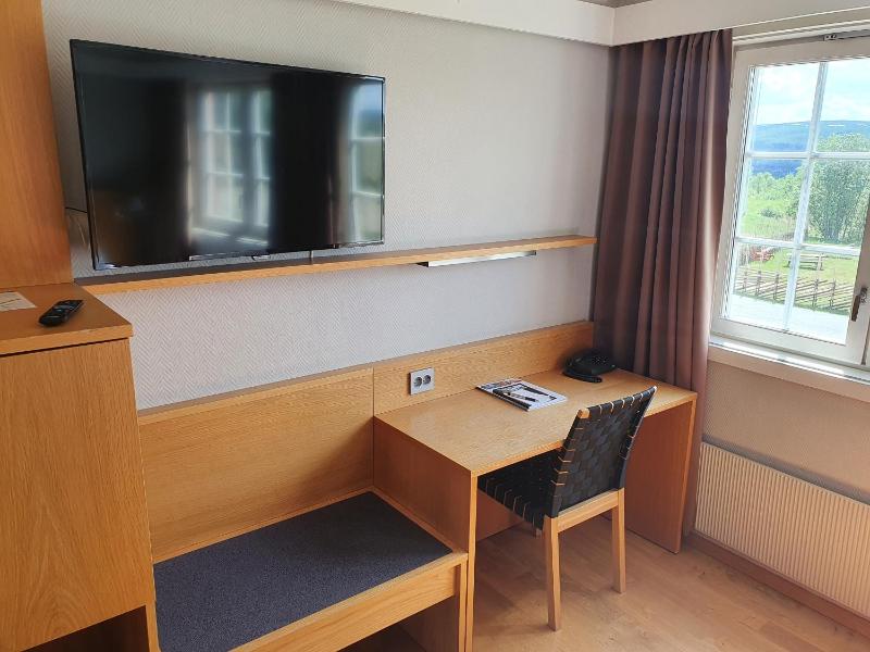 Standard Double Room with access to pool image 2