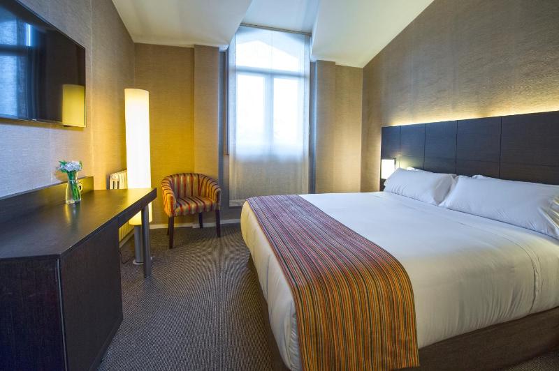 Twin Room image 2