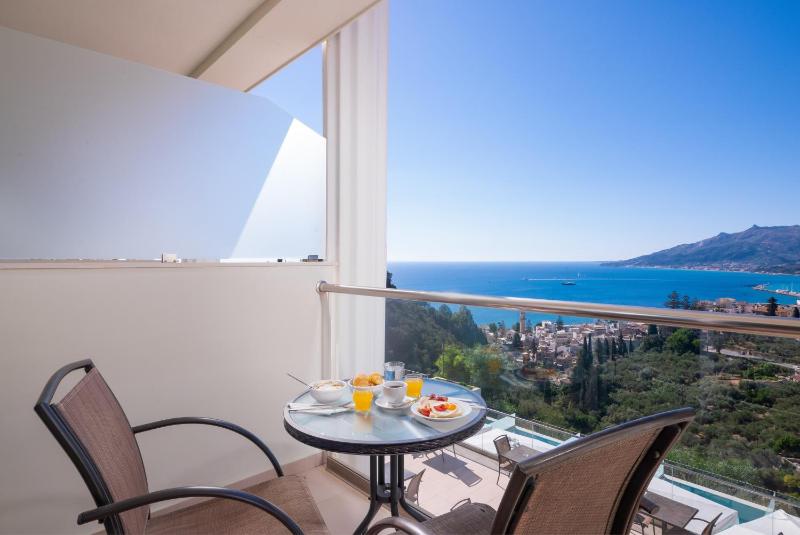 Deluxe Double/ Twin Room with Sea View image 1