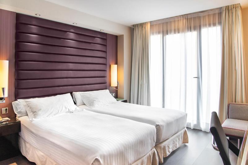 Standard Room image 4