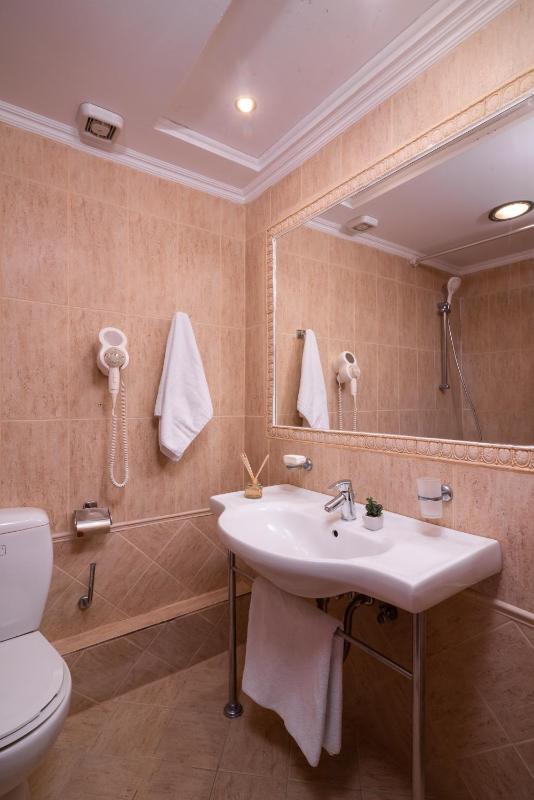 Deluxe Double/ Twin Room with Sea View image 2