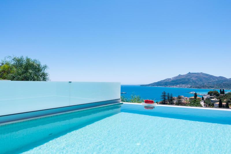 Suite with Panoramic Sea View & Private Pool image 3
