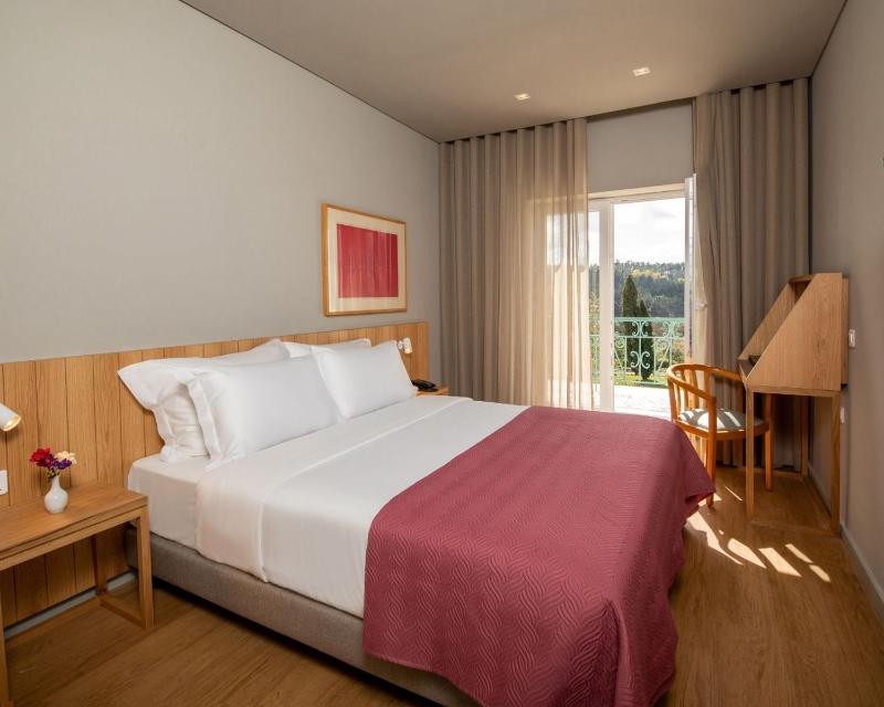 Double Room with Garden View image 4