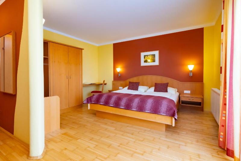 Deluxe Triple Room image 1