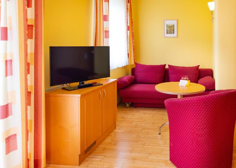 Deluxe Triple Room image 2