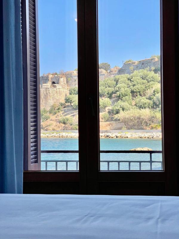 Double or Twin Room with Sea View image 3