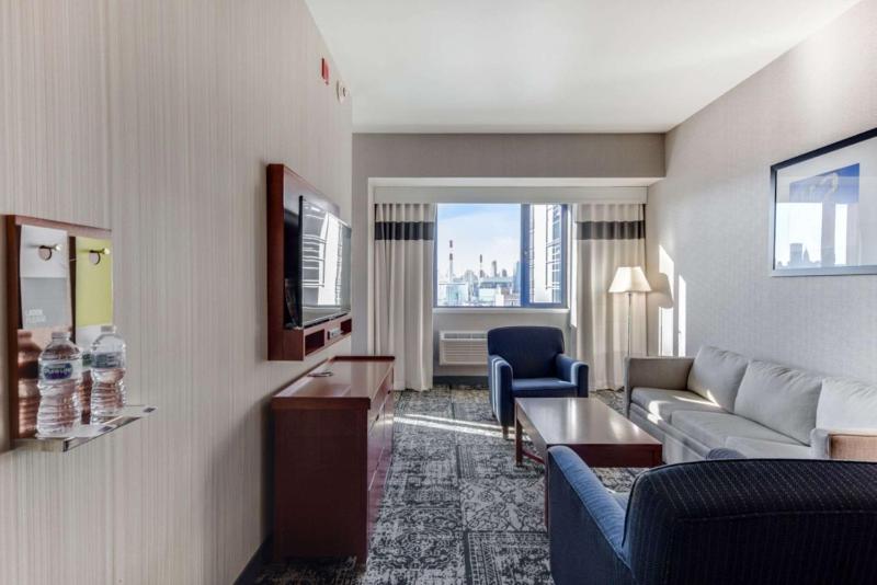 Executive King Suite - Non-Smoking image 3
