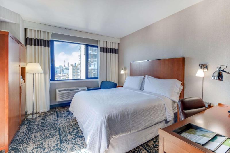  Balcony King Room  with City View  image 3