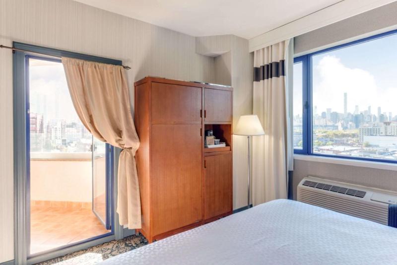  Balcony King Room  with City View  image 4