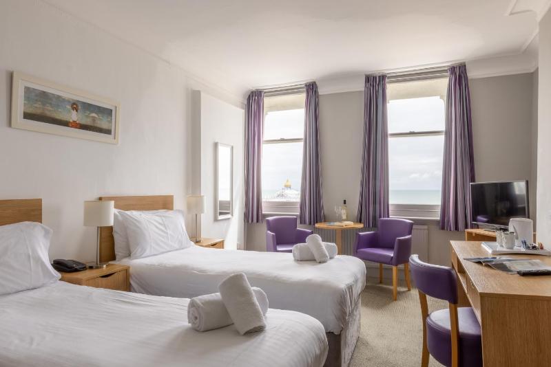 Standard Twin Room with Sea View image 1