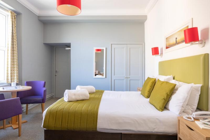 Standard Double Room image 3