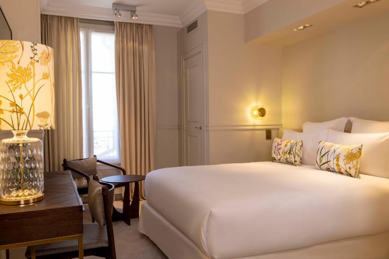 Classic Double or Twin Room image 3