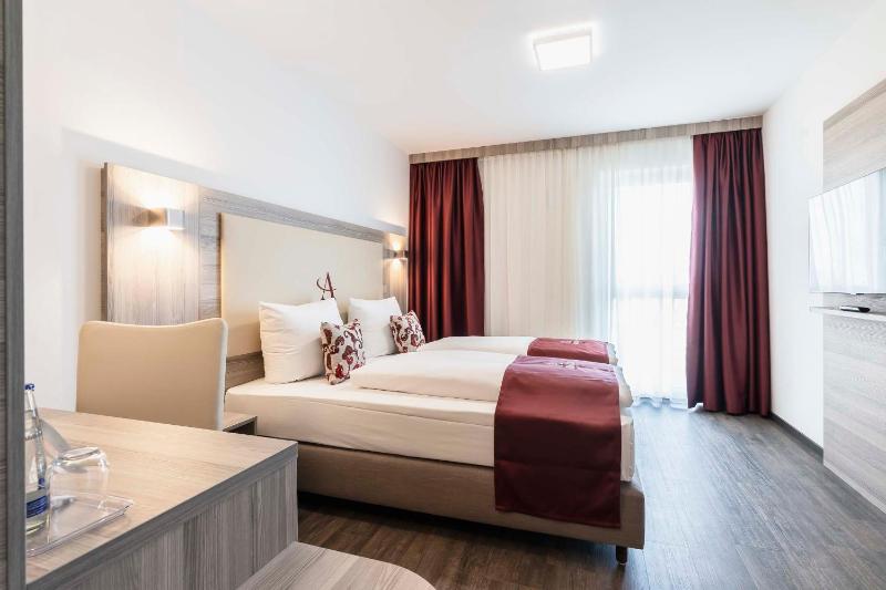Double Room image 1