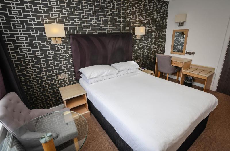 Standard Double Room image 3