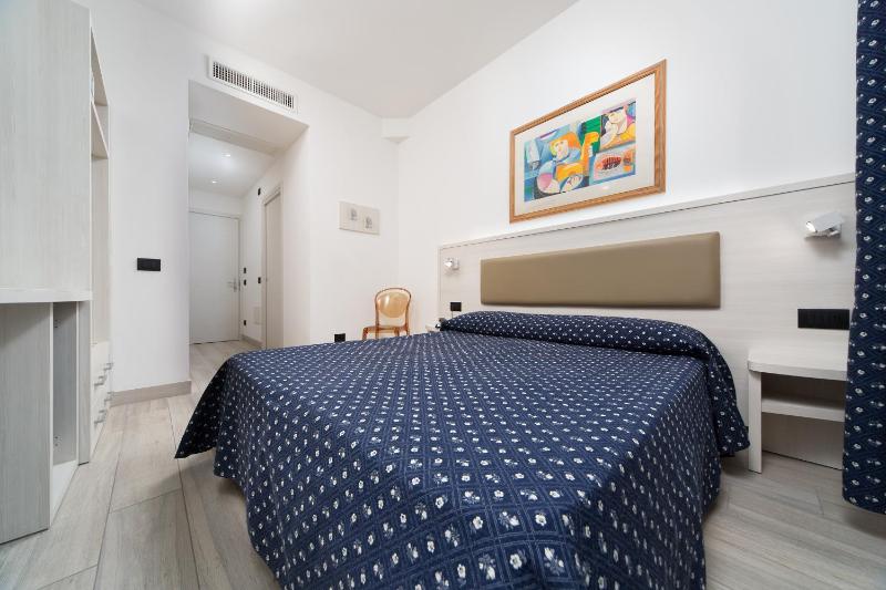 Double Room image 2