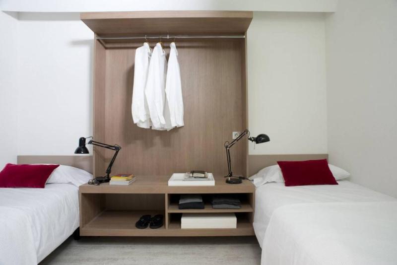 Four-Bedroom Apartment (1-9 Adults) image 4