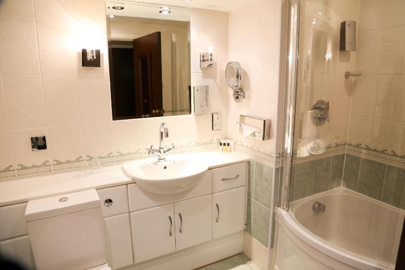 Superior Double Room with Two Double Beds image 2