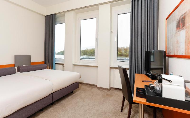 Superior Double Room image 4