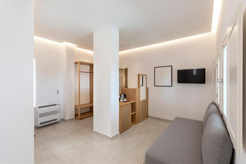 Sunset Suite with Heated Plunge Pool image 3